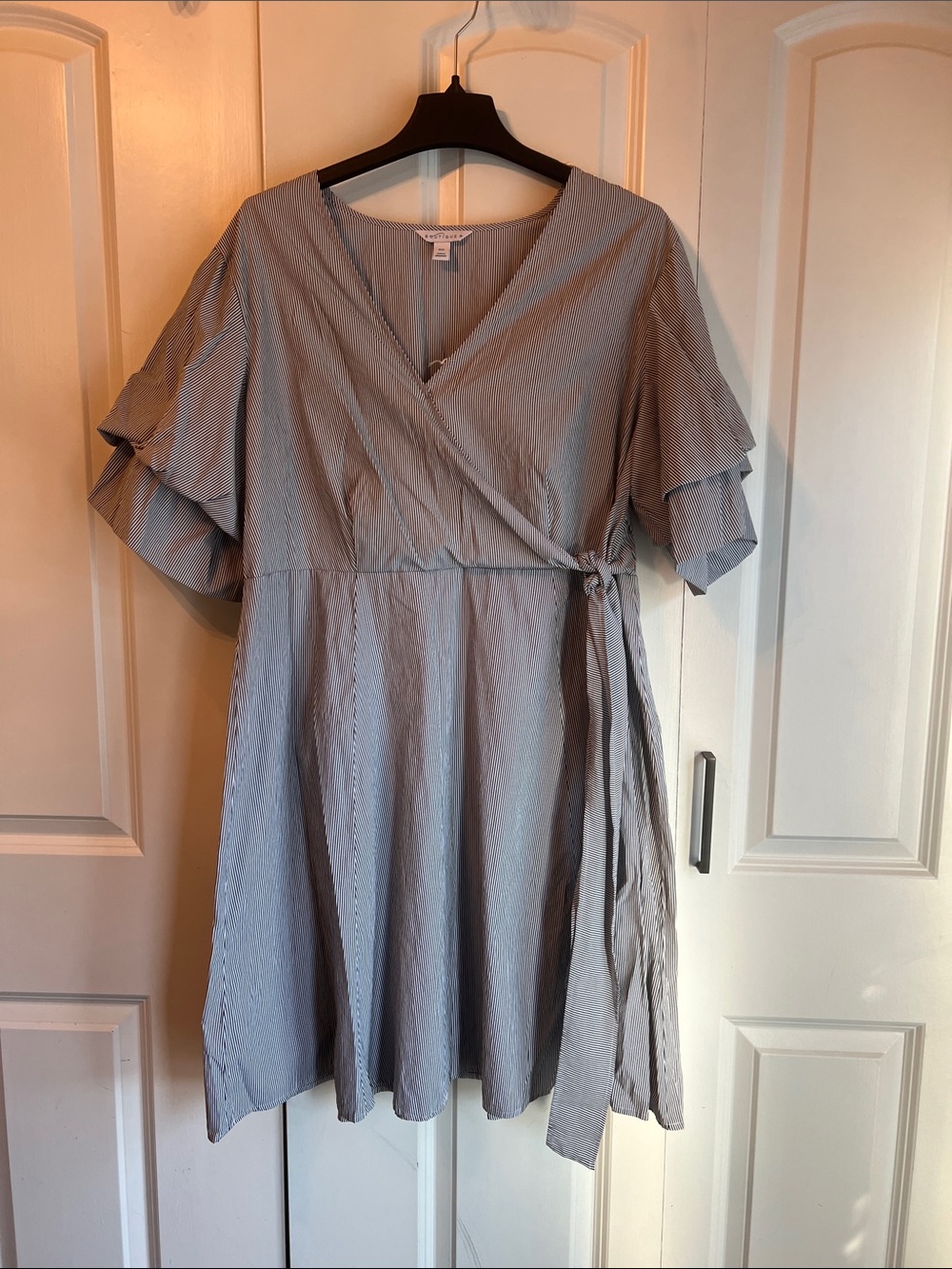 Women’s boutique+ Plus L black/white strip Wrap Midi Dress with Flutter Sleeves